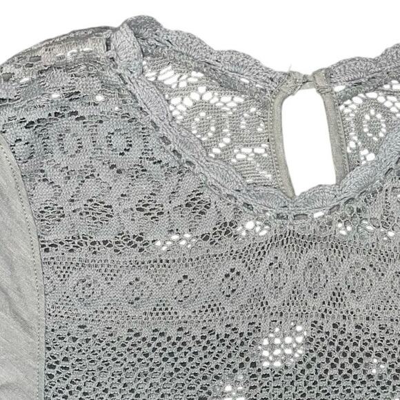 G. H. Bass & Co. Women's Gray Lace crochet long-sleeved blouse Size Medium - Picture 3 of 4